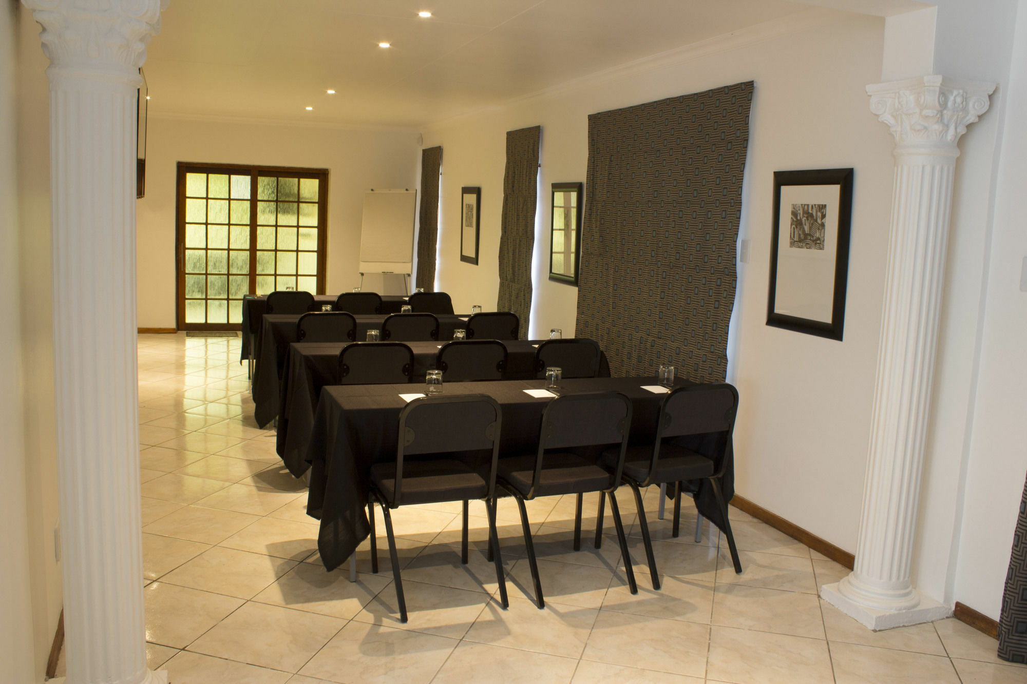 President Lodge Edenvale Luaran gambar